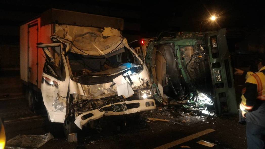台北“国道”再传死亡车祸 货车司机被抛出车外