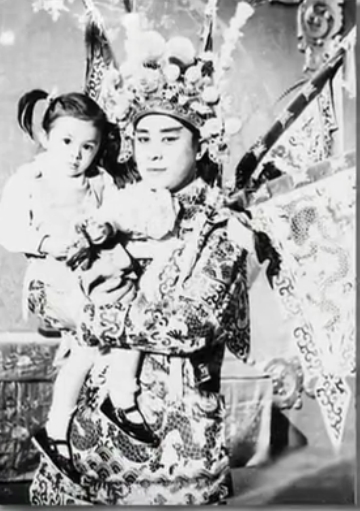 关之琳家庭照片曝光从小便是美人胚子 父母曾是对金童玉女