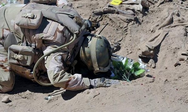 伊拉克大坑现4000具遗体 其中约2000具是军人，谁干的？
