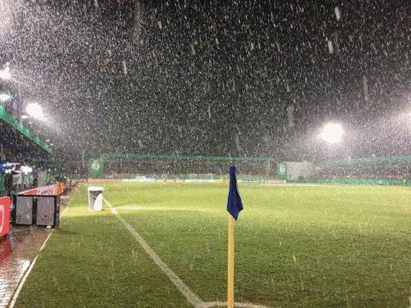 德国杯多特比赛延期 因强降雪和场地原因