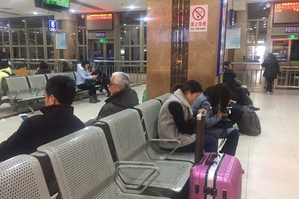 上海长途客运汽车总站候车室内未发现违规吸烟情况。 澎湃新闻记者 陈斯斯 图