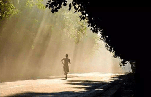 起床后多长时间晨跑最合适？身体机能恢复为准则