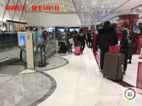 赴韩旅游中国游客少了 乐天店员:非常担心以后