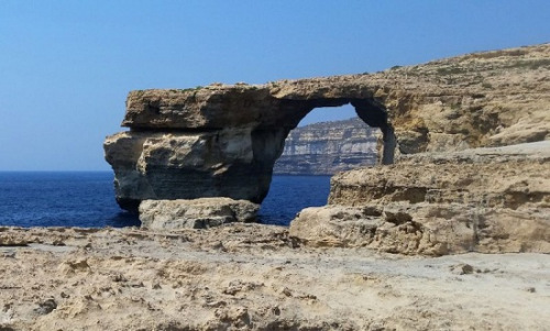 马耳他景点坍塌原因是什么？疑受海浪侵蚀 蓝窗坍塌现场图曝光