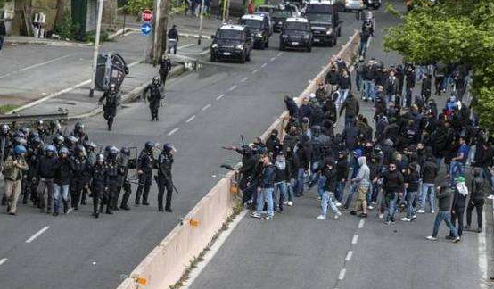 那不勒斯发生骚乱致34人受伤有28名是警察 冲突原因是什么？