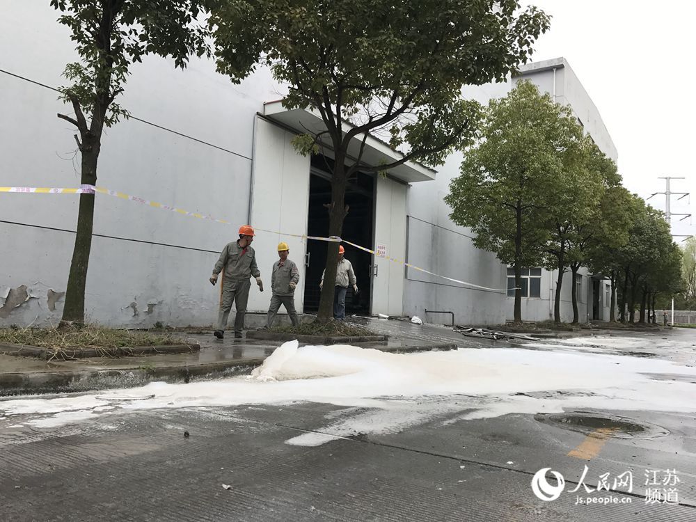 南京金陵化工厂火灾最新情况：明火已被扑灭 1人死亡