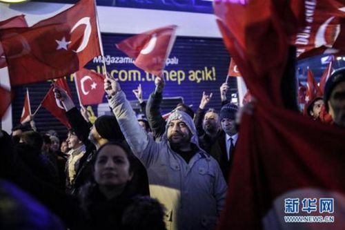 土耳其民众抗议什么 荷兰为什么不肯恰武什奥卢班机在荷兰着陆