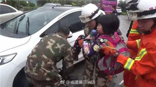 莆田涵江塘头惨烈车祸 四年级学生被压在车轮下