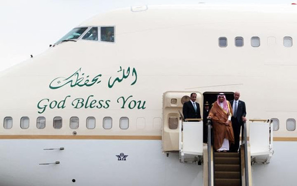 沙特国王今日到访中国 带506吨行李与2部镀金电梯