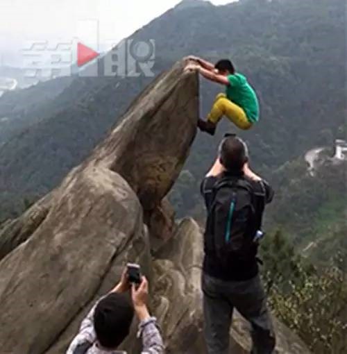 男子悬崖上做危险动作坠下视频曝光 男子：已经有4年攀岩经验