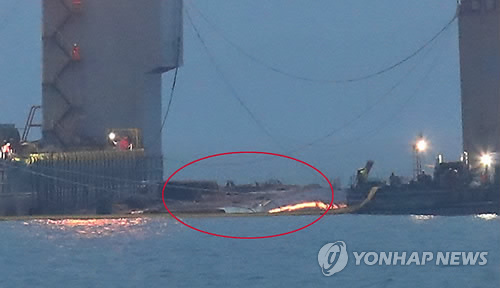 韩国世越号沉没3年后终于浮出水面(图)  韩国世越号事件起末