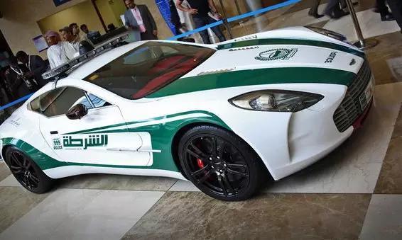 迪拜警方布加迪威龙警车亮相 迪拜豪华警车全收录（2）