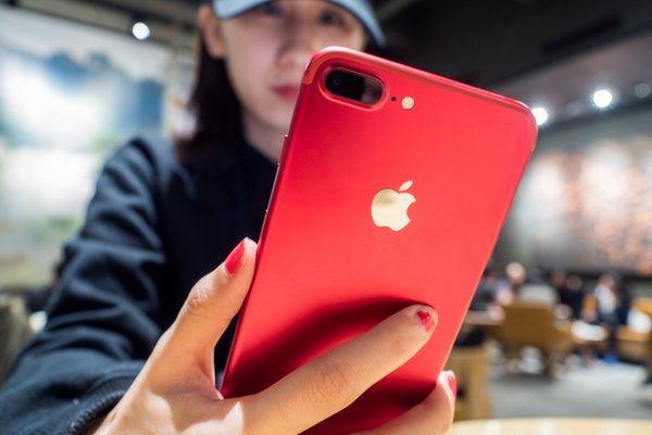 迟到的红苹果 iphone 7 plus红色版图赏