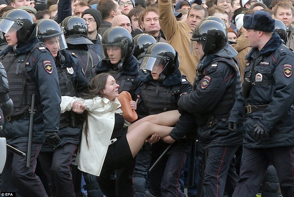 俄爆发大规模游行 抗议总理梅德韦杰夫涉腐败 梅德韦杰夫个人简历