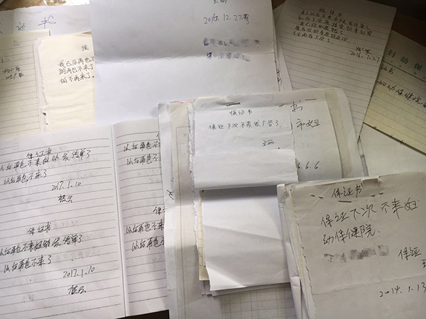 近两年，“医托”在南京市妇幼保健院被“抓到”后写过的保证书，不少人是“常客”，写过好多次