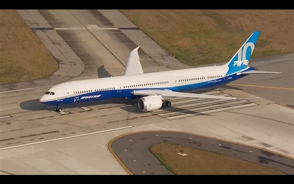 比更长还更长 波音787-10首飞成功！