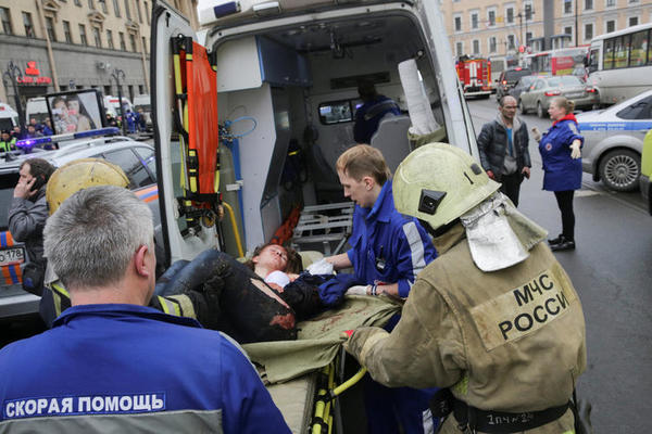 普京访问圣彼得堡期间地铁发生爆炸，导致 11 人丧生