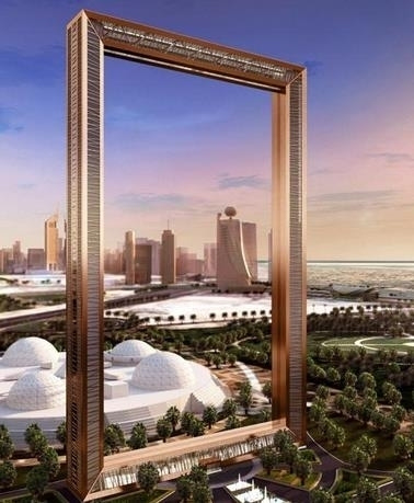 迪拜新地标完工 高150米宽93米 外表全部贴金造价3亿