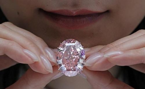 粉钻破拍卖纪录 粉红之星最终以约5.53亿港元成交