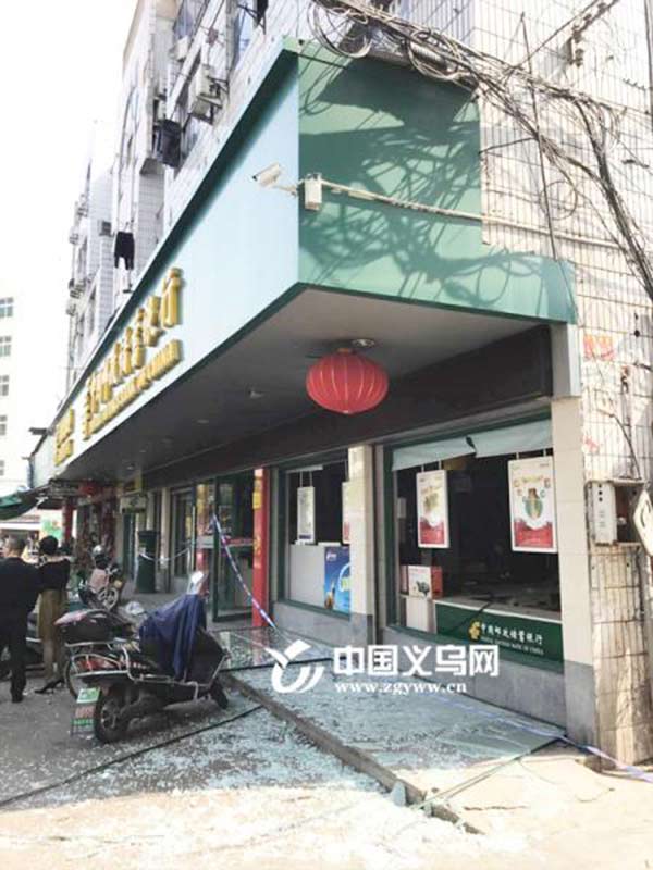 事故发生地：江东南路709号一楼银行食堂