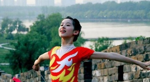 中国早期网红奶茶妹妹，穿体操服这张最美了（图）
