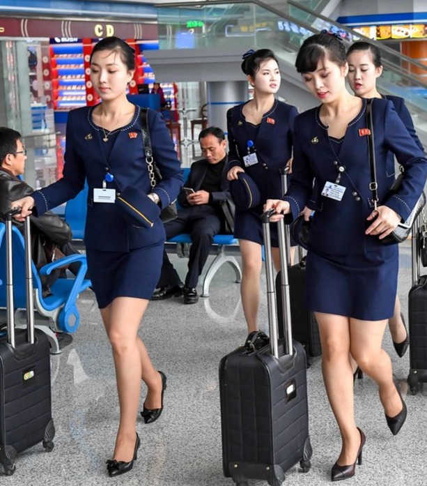 朝鲜空姐着新制服亮身机场 身材高挑吸睛无数 朝鲜空姐服务好吗？