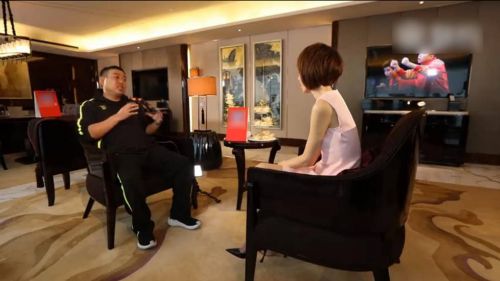鲁豫有约预告视频：刘国梁与夫人家中对打乒乓球豪宅内景奢华