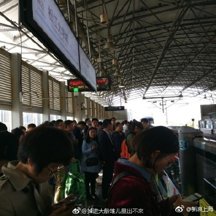 上海地铁故障上热搜 网友评论：9号线一直是灾难，出事情就瘫痪