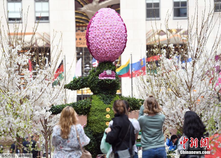 纽约迎接复活节巧制绿植 兔子头顶彩蛋趣味十足