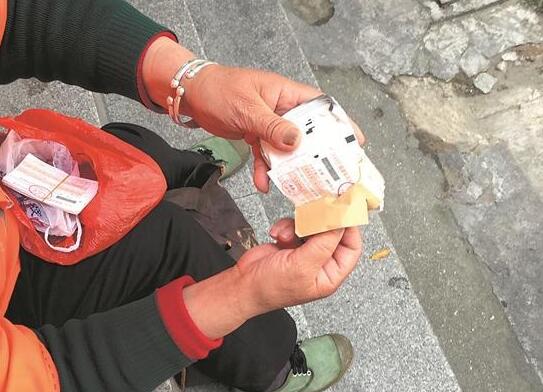 泉州有人卖废旧车票 万元票值的旧车票卖70元