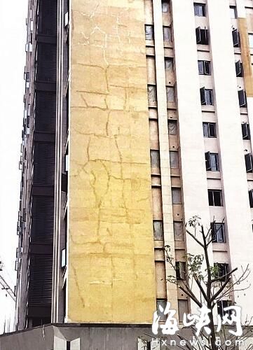 福州高新区海西园：新楼还未交房 外墙裂成“蛛网”