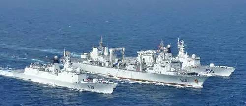 在亚丁湾执行护航任务的中国海军编队（资料图）