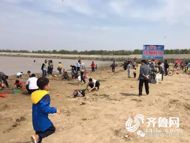 济南黄河滩上遍地垃圾 游客：连垃圾箱都见不到