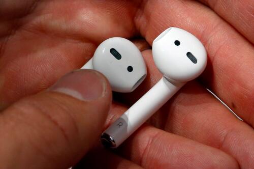 调查显示98%用户对苹果无线耳机AirPods感到满意