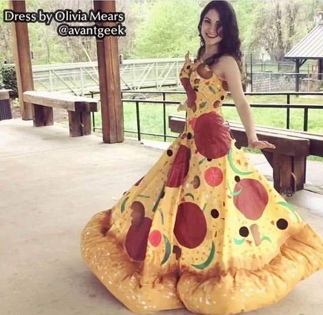吃货专属！美国女子做出“披萨礼服”令人称叹