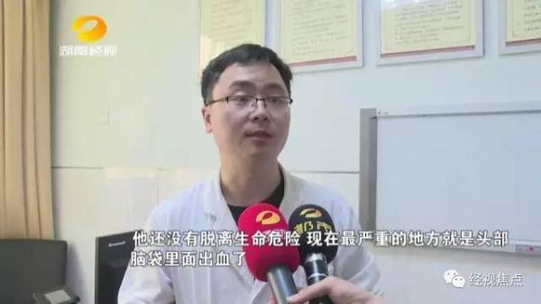 父母熟睡不知孩子坠楼怎么回事？3岁男童是怎么从5楼掉下午的（3）