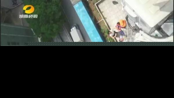 父母熟睡不知孩子坠楼怎么回事？3岁男童是怎么从5楼掉下午的