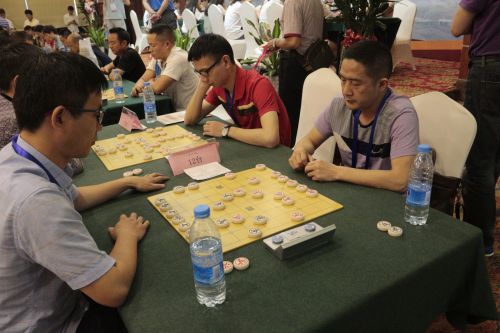 全运会象棋省内选拔赛在泉举行 200余名选手连夜对弈