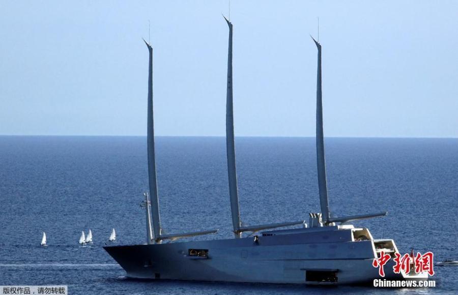 两艘52.6亿 俄罗斯超豪华游艇现身摩纳哥近海（图）