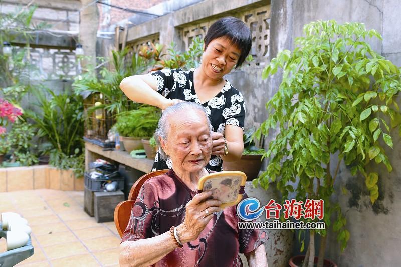 厦门翔安好媳妇王美有 数十年如一日照料奶奶