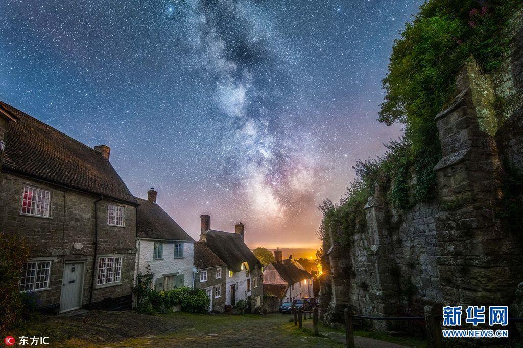 英国多塞特郡拍星空 感受璀璨夺目的银河系美景