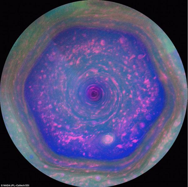 卡西尼号带回照片,揭露土星表面真实面貌 揭秘卡西尼探测器