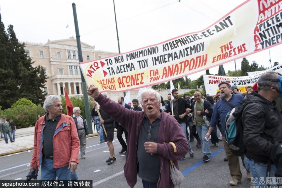 24小时大罢工！ 希腊经济再陷衰退危机 希腊工人罢工真相揭秘