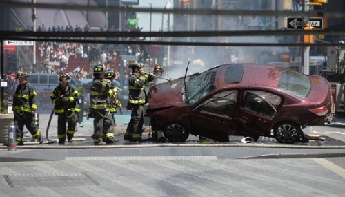 纽约时报广场突发汽车撞人 18岁女孩殒命 是恐怖袭击吗？