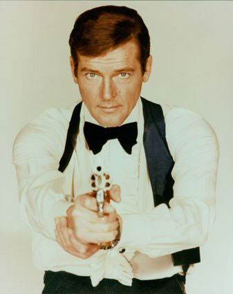 007罗杰摩尔去世 曾在英情报部工作 Roger Moore个人简历电影作品