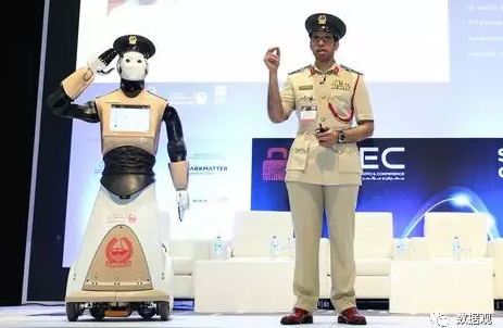 “机器人警察”迪拜上岗
