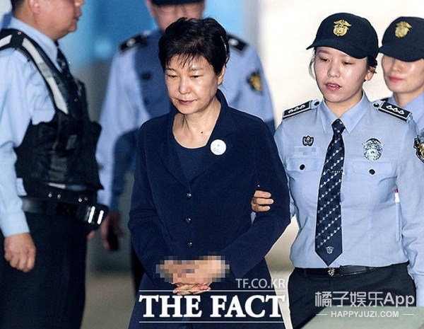 朴槿惠在看守所的53天是怎么过的 朴槿惠被拘捕前后对比照（3）