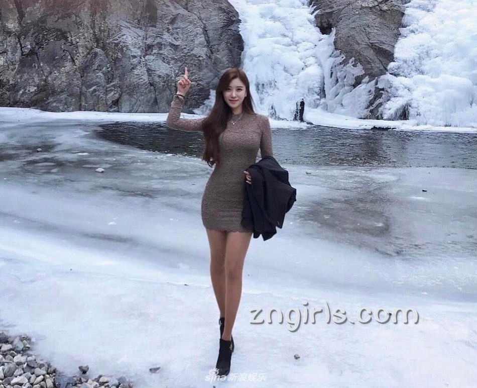 韩国九头身网红美女Jin Yeyoung自拍美照曝光 大长腿抢镜