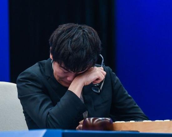 意外：新华社曝柯洁AlphaGo对战失声痛哭