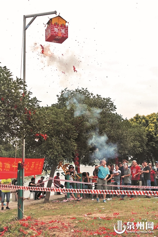 泉州多彩活动闹端午 泼水节龙舟赛传统民俗放异彩（2）